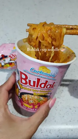 Buldak cup noodle 🍜 I'm so obsessed with it!! #buldakramen #pinkbuldakramen #nightsnack #buldakcarbonara #tictokfood 