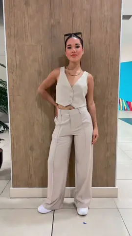 ‼️Deslumbra con estilo y elegancia en cada paso ‼️                                                   ✨Descubre nuestro set sastre que combina a la perfección la sofisticación y la comodidad.                      Confeccionada con los mejore materiales y diseñada para realzar tu belleza natural.                                   !      Complementa tus looks hoy mismo y convierte cada día en una pasarela de moda!#fypシ゚viral #gamarra #peru #mujer #urbano 