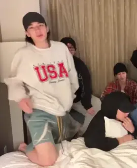 Just Hyunjin trying to sit on Lee Know #leeknow #hyunjin #hyunho #hanjisung #bangchan #felix #straykids #skz 