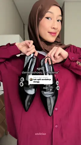 Replying to @sipa haiii sendalnya dari @Danielleshoes.id yaah! glossy nya bikin super cantik dan elegean, sukaaa bgt<3 #mules #mulesshoes #flatshoe #flatshoes #muleswanita #flatshoescantikk 