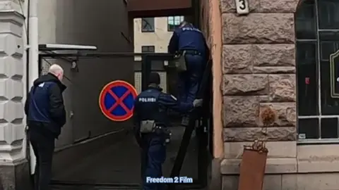 Filming The Police.Freedom 2 Film