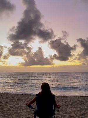 Hanapin mo ang sarili mo kung saan mo matatagpuan ang tunay na saya.  #beach #beachvibes #fypシ #fyp #chillvibes #happiness 