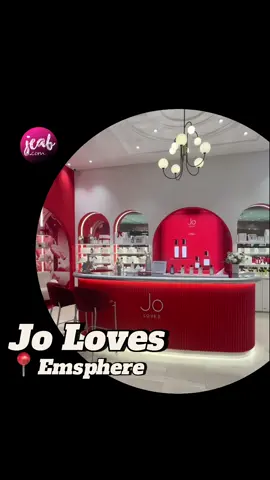 ชาวสุขุมวิทเตรียมช็อป! Jo Loves แบรนด์ความหอมสัญชาติอังกฤษ เปิดบูทีคใหม่ที่ Emsphere ❤️🌹✨ Jo Loves มาเปิดบูทีคที่มาพร้อมผลิตภัณฑ์ความหอมที่ครบครัน มาพร้อมกับกิจกรรมพิเศษอย่าง ‘Fragrance Tapas’ ที่ Jo Malone CBE คิดค้นขึ้นเพื่อนำเสนอน้ำหอมในรูปแบบที่มากกว่าแค่การฉีดลงบนกระดาษ พบกับร้านใหม่และผลิตภัณฑ์ความหอมของ Jo Loves ได้แล้ววันนี้ที่ Emsphere  @jolovesofficial  @atelierdeprestige @beautyhall_thailand  #JolovesTH #Jeabdotcom #tiktokป้ายยา #รีวิวบิวตี้ #emsphere #tiktokบล็อกเกอร์ 