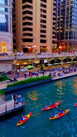 Do you want enjoy here 😜  Chicago River #usa #usa_tiktok #usa🇺🇸 #foryou #foryoupage #viral #africa #asia #chicago #america #southamerica @TRAVEL TO USA🇺🇸❤️ @TRAVEL TO USA🇺🇸❤️ 
