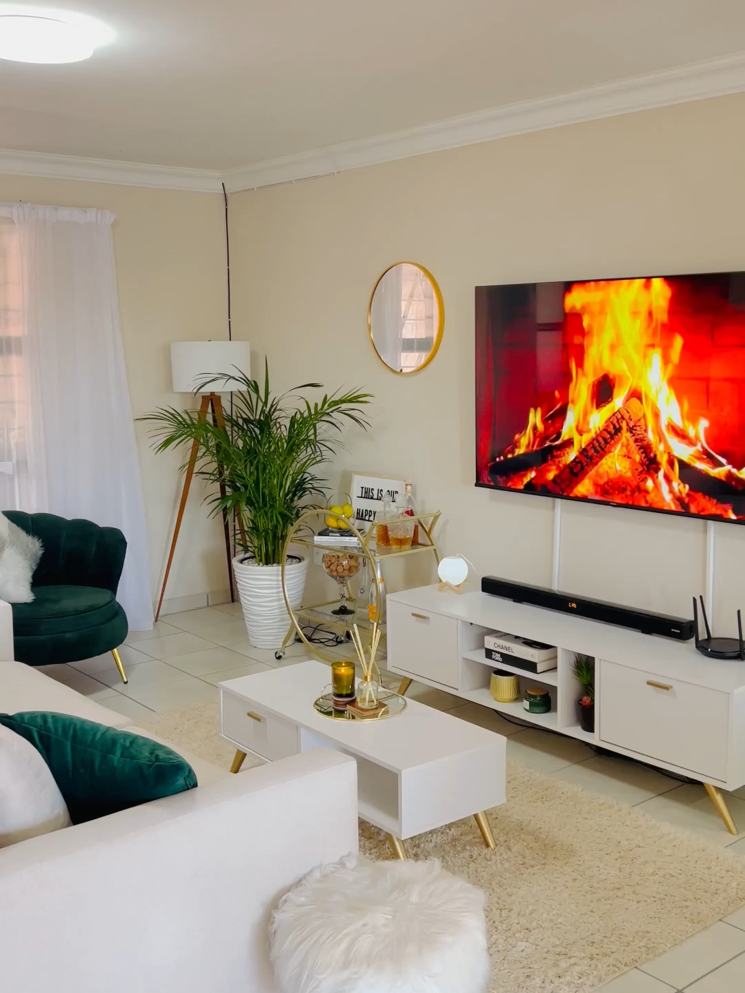 Step into the enchanting world of DecoFam homes! 🌟 Inspired by the timeless words of Wendy Williams, 'She is the moment,' let each room resonate with comfort and charm. Share your sanctuary with us using the #MayMoodmakers’ 🏡 @bulelwalumkwane