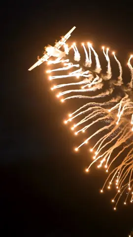 Video by my friend  @czecharmyphotographer Herkules polských vzdušných sil! Rozzářil oblohu na @antidotumairshow 🇬🇧 The Hercules of the Polish Air Force! Lit up the sky at @antidotumairshow. #lotnictwo #poland #antidotumairshowleszno #polishairforce #c130 #hercules #fypシ #fypシ゚viral #foryoupage 