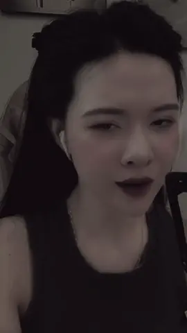 Bộ phim đã hết Kẻ đớn đau là em…..#vetthuongtrongem #sakatruongtuyen #vanmaigiangcover #cover #nhaccoverhay #nhachaymoingay #tamtrang #fypage #music #nhacchillphet #leanontiktok #odayconhachay 