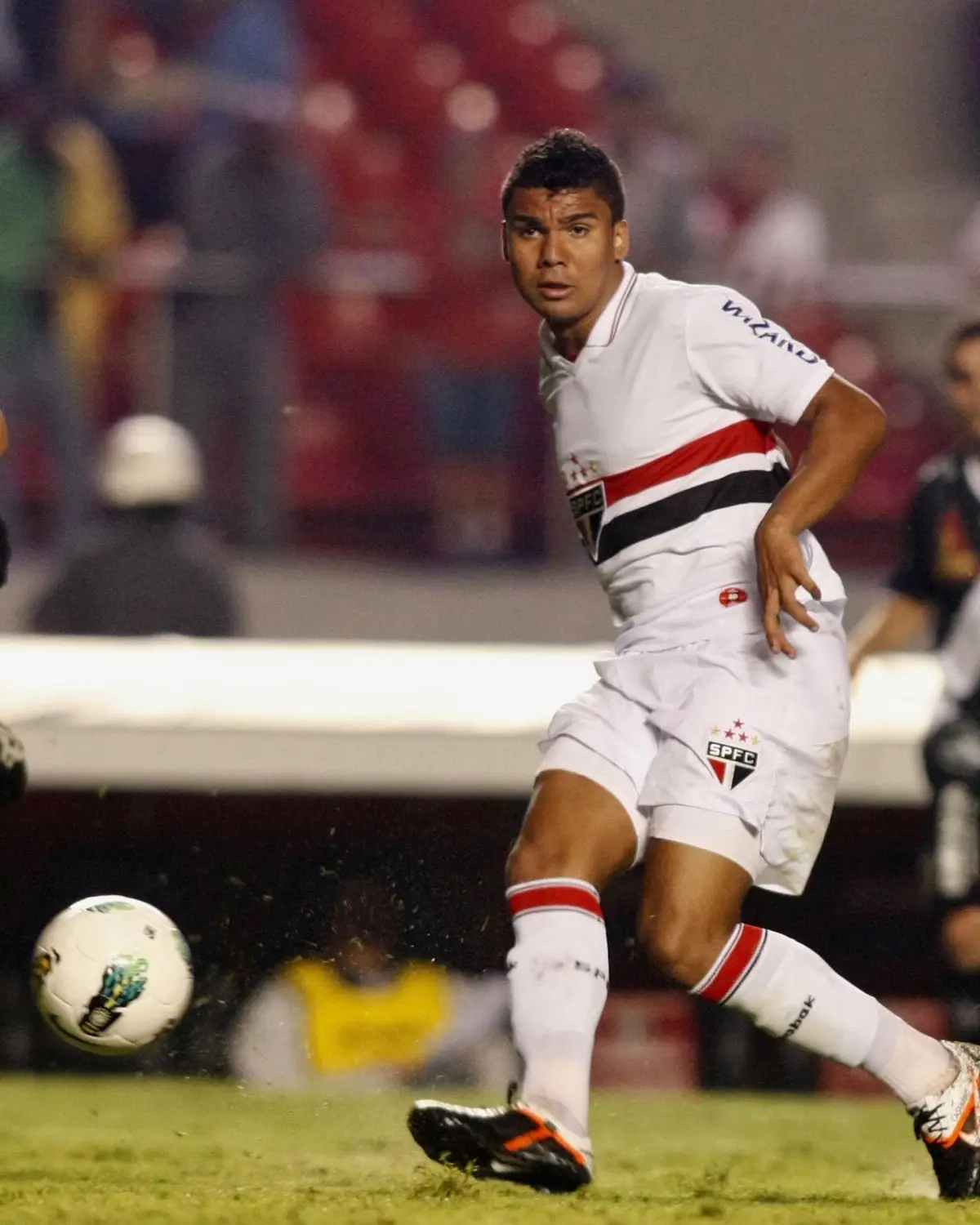 🔙 Há 12 anos, Casemiro marcava seu último gol pelo Tricolor! Foram 111 jogos pelo clube 🇾🇪 #Casemiro #MadeInCotia #SãoPauloFC #SPFC 