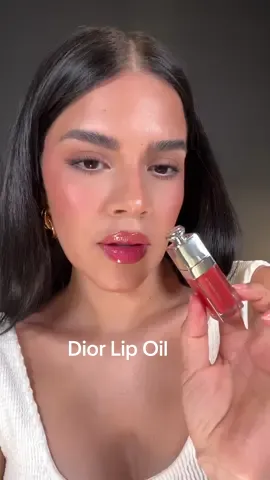 so juicy and shiny 🎀 @Dior Besuty 🎀  this is probably my favorite shade! I love rosewood so much! she is that girl #diorbeautylovers #dioraddict #viralmakeup #lipoil 