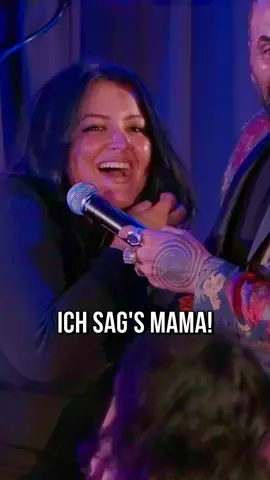 Ich sags‘s MAMAAA !!! 😳😆🤣 Termine Show Tour: DÜSSELDORF 16.05.24 | BIELEFELD 17.05.24 | BAUNATAL 25.05.24 | GIEßEN 26.05.24 | HEILBRONN 08.06.24 | MANNHEIM 14.09.24 |NEU-ISENBURG,15.09.24 | KÖLN, 21.09.24 | MÜNSTER, 22.09.24 | MÜNCHEN 11.10.24 | REGENSBURG 12.10.24 I NÜRNBERG 13.10.24 | BERLIN 05.11.24 | LEIPZIG 06.11.24 | KARLSRUHE 08.11.24 | STUTTGART 09.11.24 | WOLFSBURG 17.11.24 | HANNOVER 18.11.24 | ZÜRICH 01.12.24 | BREMEN 19.12.24 | HAMBURG 20.12.24 Mit Hashtags: Termine Show Tour: #DÜSSELDORF 16.05.24 | #BIELEFELD 17.05.24 | #BAUNATAL 25.05.24 | #GIEßEN 26.05.24 | #HEILBRONN 08.06.24 | #MANNHEIM 14.09.24 | #NEU-ISENBURG,15.09.24 | #KÖLN, 21.09.24 | #MÜNSTER, 22.09.24 | #MÜNCHEN 11.10.24 | #REGENSBURG 12.10.24 I #NÜRNBERG 13.10.24 | #BERLIN 05.11.24 | #LEIPZIG 06.11.24 | #KARLSRUHE 08.11.24 | #STUTTGART 09.11.24 | #WOLFSBURG 17.11.24 | #HANNOVER 18.11.24 | #ZÜRICH 01.12.24 | #BREMEN 19.12.24 | #HAMBURG 20.12.24 Alternative Description: Ein kurzer Ausschnitt aus meiner Show-Tour. Die #show ist ist für #jung und #alt geeignet, also lade deine gesamte Familie ein und erlebt gemeinsam einen unvergesslichen Abend mit einer spektakulären Show. Tickets unter: www.mryasin.com Termine Show Tour: #DÜSSELDORF 16.05.24 | #BIELEFELD 17.05.24 | #BAUNATAL 25.05.24 | #GIEßEN 26.05.24 | #HEILBRONN 08.06.24 | #MANNHEIM 14.09.24 | #NEU-ISENBURG,15.09.24 | #KÖLN, 21.09.24 | #MÜNSTER, 22.09.24 | #MÜNCHEN 11.10.24 | #REGENSBURG 12.10.24 I #NÜRNBERG 13.10.24 | #BERLIN 05.11.24 | #LEIPZIG 06.11.24 | #KARLSRUHE 08.11.24 | #STUTTGART 09.11.24 | #WOLFSBURG 17.11.24 | #HANNOVER 18.11.24 | #ZÜRICH 01.12.24 | #BREMEN 19.12.24 | #HAMBURG 20.12.24 Ich freue mich auf Euch. Dein Mr.Yasin #hypnoxshow #show #hypnose #lustig #lachen #lachenistgesund 