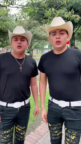 Una acapela por las calles de Bogotá 🔥🇨🇴 #corridos #losdoscarnales #fypシ 