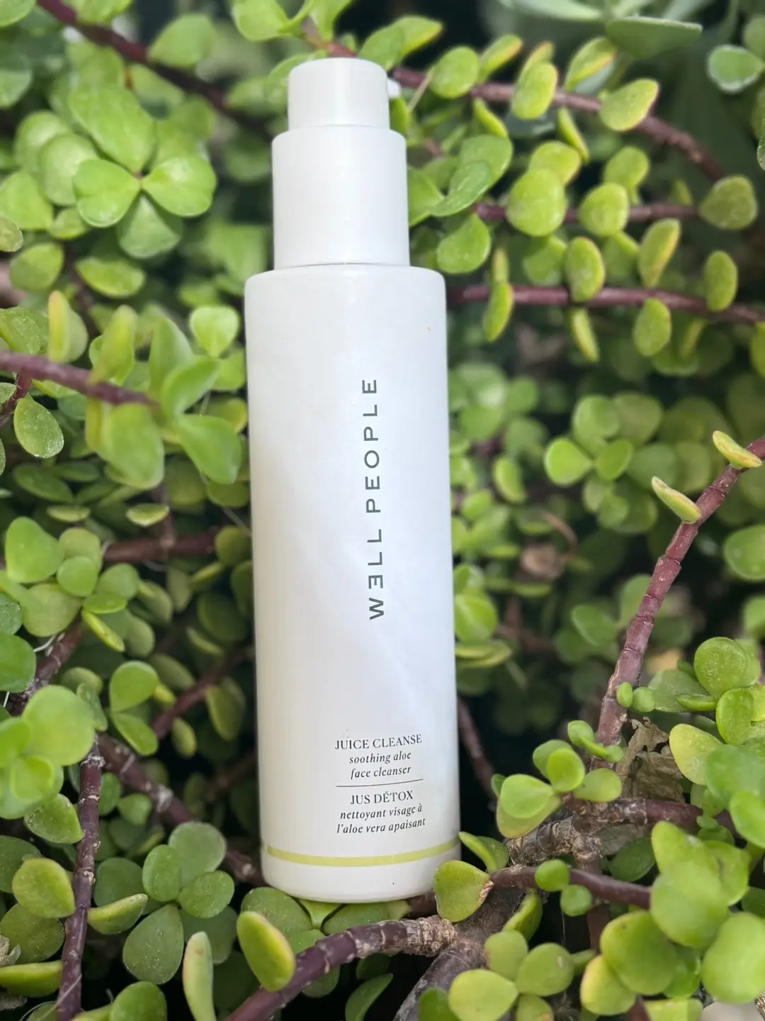 Aside from the gorgeous packaging, juice cleanse leaves my skin feeling completely un-stripped. Cleanser feels gentle but completely luxurious at the same time. To be expected the scent is absolutely amazing, being that this is plant-based. I know I’m getting the safest option without sacrificing results.  @influenster  @Well People  #complimentary  #wellpeople  #producttesting #beautyinfluencer 