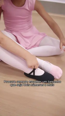 A Sapatilha Comfort é simplesmente irresistível para as bailarinas! 🩰 Mega confortável, vai deixar sua pequena dançarina pronta para arrasar em todas as aulas e apresentações! 💕 💘 amoraballet.com.br - link na bio! #ballet #bailarina #balé #roupadaballet #balletinfantil #lojadeballet #maedebailarina #maedemenina #roupademenina #sapatilha #sapatilhadeballet #rosa #danca #auladeballet #mundorosa #balletparacriancas #balletiniciante #collant #meia #voltaasaulas