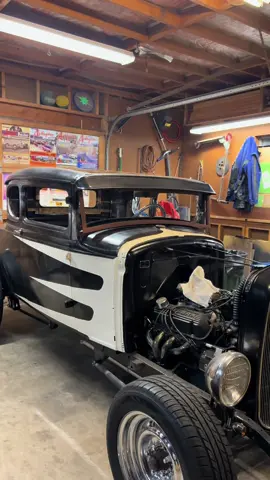 Windshield cut & were one step closer to cruising 🤞🏼 #foryou #cartok #fyp #carsoftiktok #ford #hotrodding 