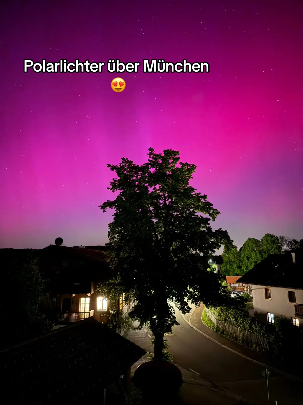 Heute konnte man Polarlichter über München sehen 😍 Diese Aufnahmen hat unser Nachrichtensprecher @Don Felice Juan bei Geretsried mit seinem Handy gemacht 😱