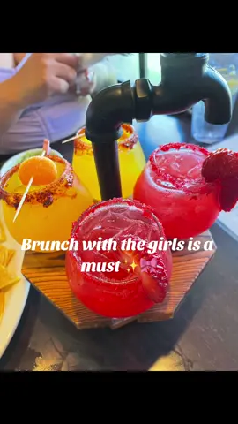 #brunchtok #brunch #5oclocksomewhere #brunchtime #huevo @Huevo House #bestfood #margarita #mimosa 