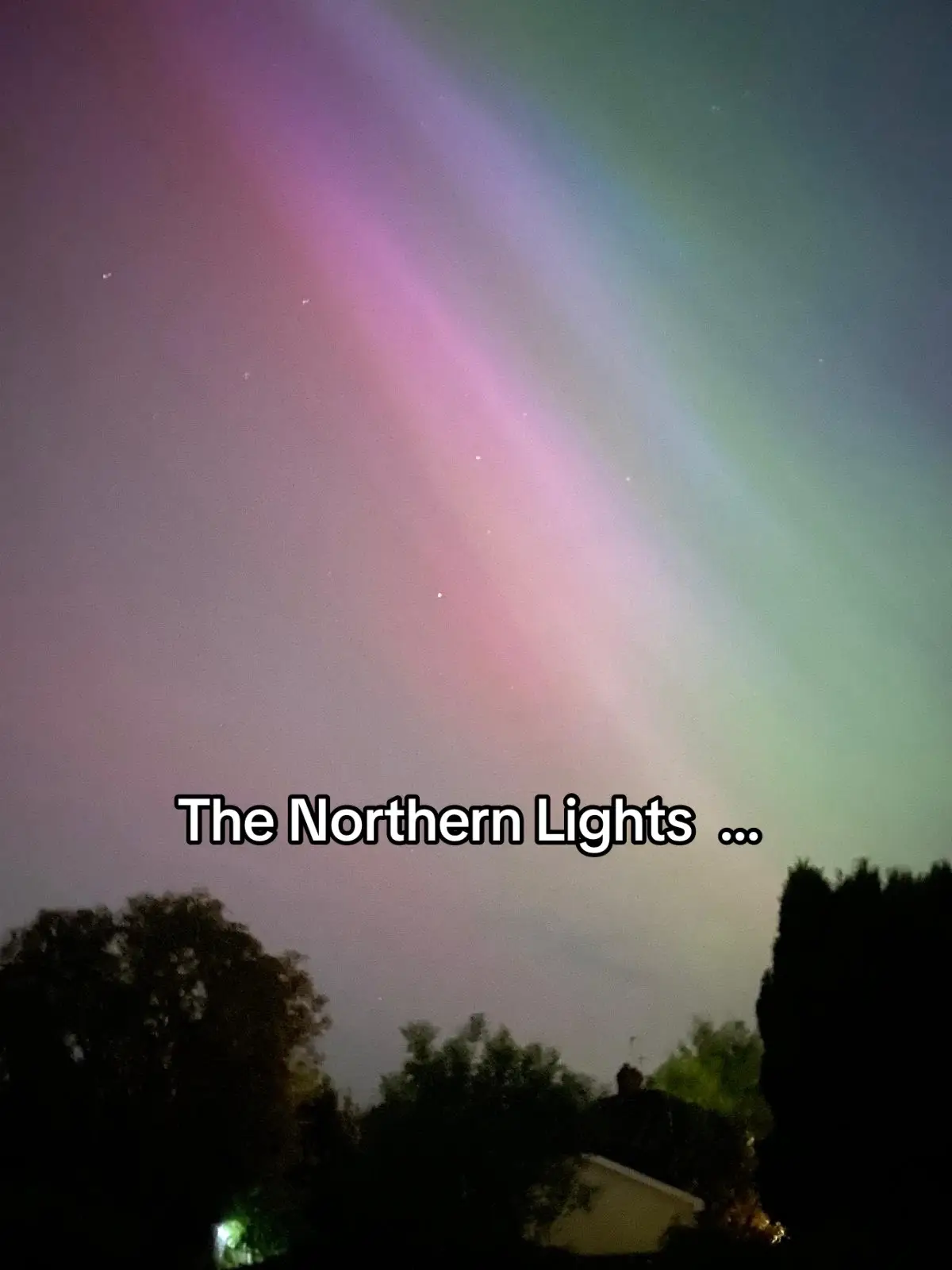 Amazing views of the Northern Lights from Birmingham England ! 🥰 #northernlights #birmingham #amazing #beautiful #nature #uk #england #fyp #foryou #stars #galaxy #universe #milkyway 