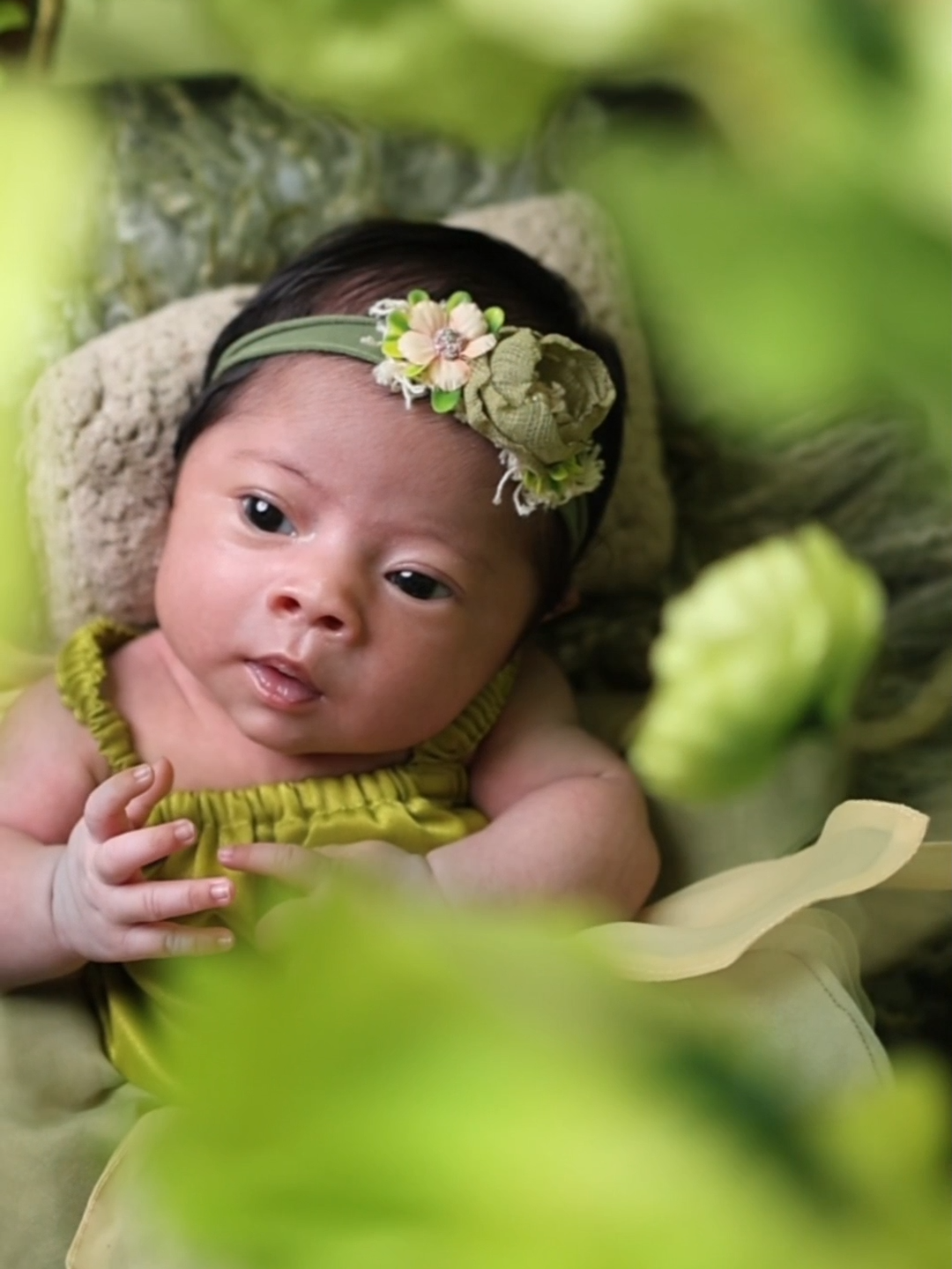 Moment foto Newborn jangan sampai terlewatkan, Fotonya sekaliii.... Dana yang di keluarkan sekali.... tapi kenangannya bisa di liat berkali-kali....#babyourlens #fotobayikediri #fotoanak