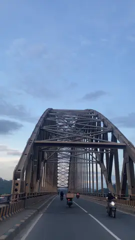 #samarinda #mahulu #fyp #jembatanmahulusamarinda #sungaimahakam #story #bermuara #foryou #mahaliniraharja #views #storysamarinda #jalanjalan #musicvideo #fypシ゚viral #samarindakaltim #musikviral #mahalini #sayang 