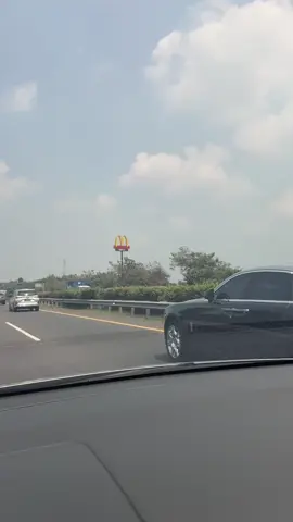 Rolls-Royce Ghost spotted at Jagorawi Toll Road #carspotting #cars #carspottingjakarta 