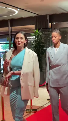 Zehra Güneş ve Melissa Vargas, Filenin Sultanları açılış gecesinde. 🤩 #fileninsultanları #zehragüneş #melissavargas #vargas #volleyball 