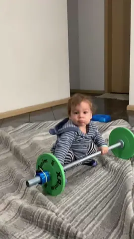 So strong. #strong #strongbaby #babyboy #babies #cutebaby #babysoftiktok #foryou 