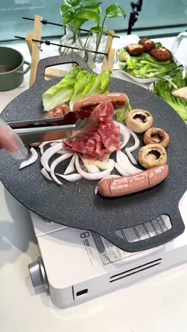 Non dirty pot korean barbecue plate Korea non stick black grill pan korean outdoor camping grills pan frying pan BBQ grill pan #koreanpan #fyingpan #campingpan #grillpanmurah #grillpan #grillpanserbaguna #grillpanmultifungsi #koreabbqgrill #bbqgrillpan #koreangrillpan#koreanbarbecue #koreanbarbecueplate 