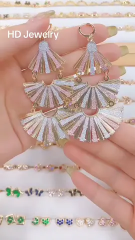 Pendientes nuevos que te mereces🥰New earrings you deserve🥰#earrings #aretes #pentiente #joyas #jewelry #wholesale #mayoreo