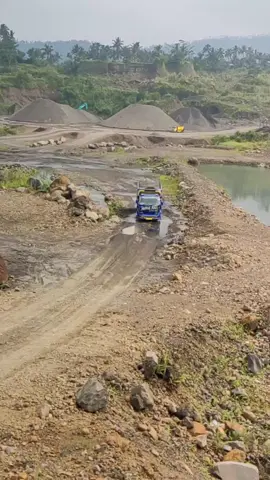 #siap tempur di segala cuaca😁 #pasirbalap🤙🤙🤙 #bmexpress #pkbintangmuda #trukmaniaindonesia😍🤙 #cantermaniaindonesia #pesonatrukindonesia #fyyyyp #fyfffffffffffffffffffffffffffffffff 