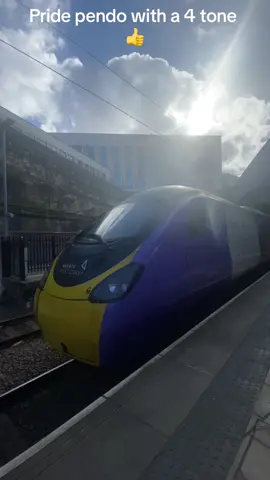 Pride pendolino with a 4 tone 😎