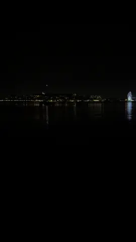 Marseille plus belle ville du monde. #marseille #landscape #paysage #tiktok #france #Summer #plage #voyage #beach #nuit #night #calme #asmr 