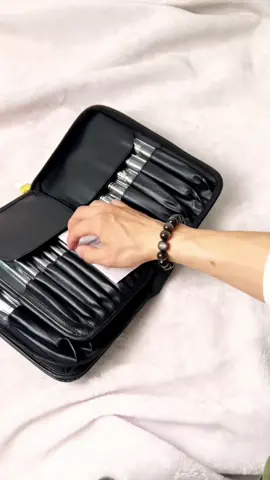 The makeup brush is really good, and the texture is very good.#Eyelash #Makeupbrush #cosmeticcotton #eyemakeup #Tiktokshop 