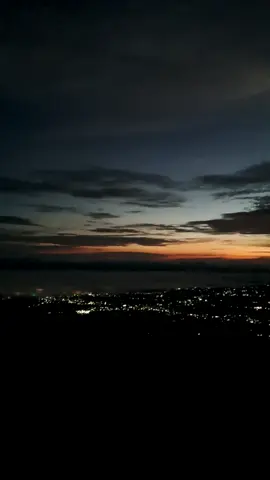 Suasana Subuh Tadi di Puncak Kabun Puncak Kabun Salah Satu Tempat Wisata Yg Harus Kalian Kunjungi Jika Berkunjung ke Sumatera Barat.  Lokasinya di Lereng Gunung Singgalang  #yucherrytourtravel #puncakkabun #minangtiktok #wisatasumaterabarat #minangrancak #sumbarrancak #minang #kabupatenagam #lerenggunungsinggalang #gunungsinggalang #kabun #bukittinggi #wisatabukittinggi 