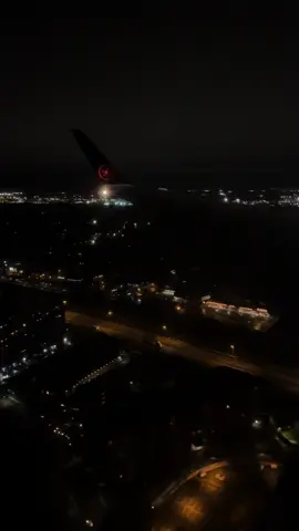 Night Landing in Montreal ruumway 06L  with Air Canada in the E175 ❤️✈️🤩@Air Canada #spotter #planespotter #aviation #aviationgeek #fyp #fypシ #trip #birthday #dream #wingview #flight #embraer #e175 #canada🇨🇦 #montreal #night #nightflyer #montrealcanada 