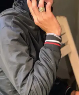 أبتسم فنحن نعيش بفضل الله وليس فضل آحد 🖤⚡❗