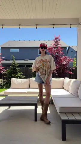 oversized graphic tee season is upon us @Manhead Merch #fashiontiktok #springoutfit #graphictee #graphicteeoutfit #easyoutfits 