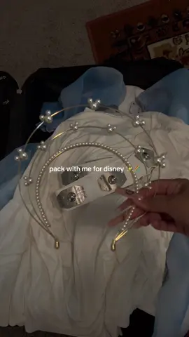 packing was actually super chaotic and i had to stop filming bc i was getting overwhelmed 💀 #packing #disney #packingfordisney #disneytrip #packingasmr 