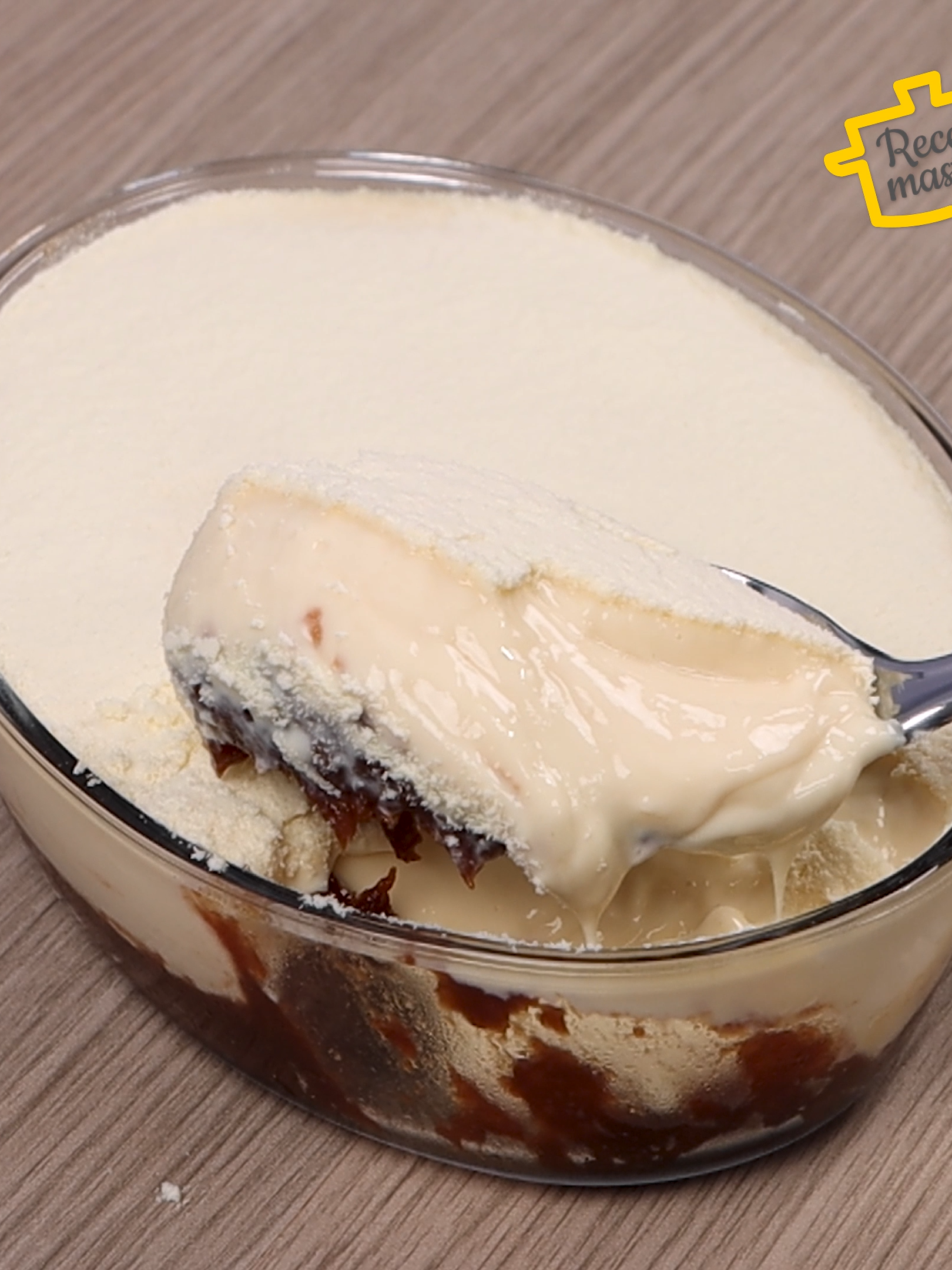 Sobremesa cremosa de banana na travessa! super saborosa e rápida de fazer #sobremesafácil #sobremesagelada #foryou