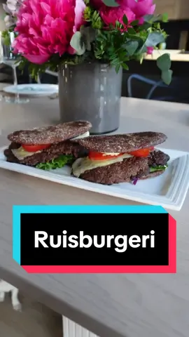 Tänään valmistetaan ruisburgereita Blackstonen ParilaGrillillä 🔥😍 #grillaus #ruokatiktok #blackstonegriddle #blackstone #fyp #foryoupage #parilagrilli #grillausfiilis #grill #blackstonegriddlegrill #reseptiktok #foryou #hamburger #burger #hampurilainen #ruisburgeri #ruisburger #grillausvinkki 