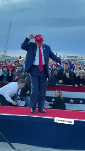 PRESIDENT Donald J Trump with his TRUMP 2024 ELECTION WIN dance at the HUUUUUUUUUUUUUUGE TRUMP RALLY tonight in Wildwood, New Jersey!! TRUMP 2024! #MAGA #donaldtrump #trump2024 #whitehouse #trumpwasright #newjersey @realdonaldtrump @teamtrump @trumpwarroom @whitehouse45 📸: @votejerseyjoe 🇺🇸🇺🇸🇺🇸🇺🇸🇺🇸🇺🇸🇺🇸