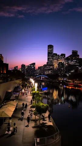 Beautiful evening at Melbourne. #cityofmelbourne #melbournestreetphotography #melbournevideographer #melbournesunset #viralmelbourne 