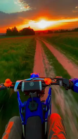 YZ 🌅 #fyp #yamaha #yz #125 #yzfamily #yz125 #viral #moto #cross #p #fy #pti #motocross #pourtoi #sunset 