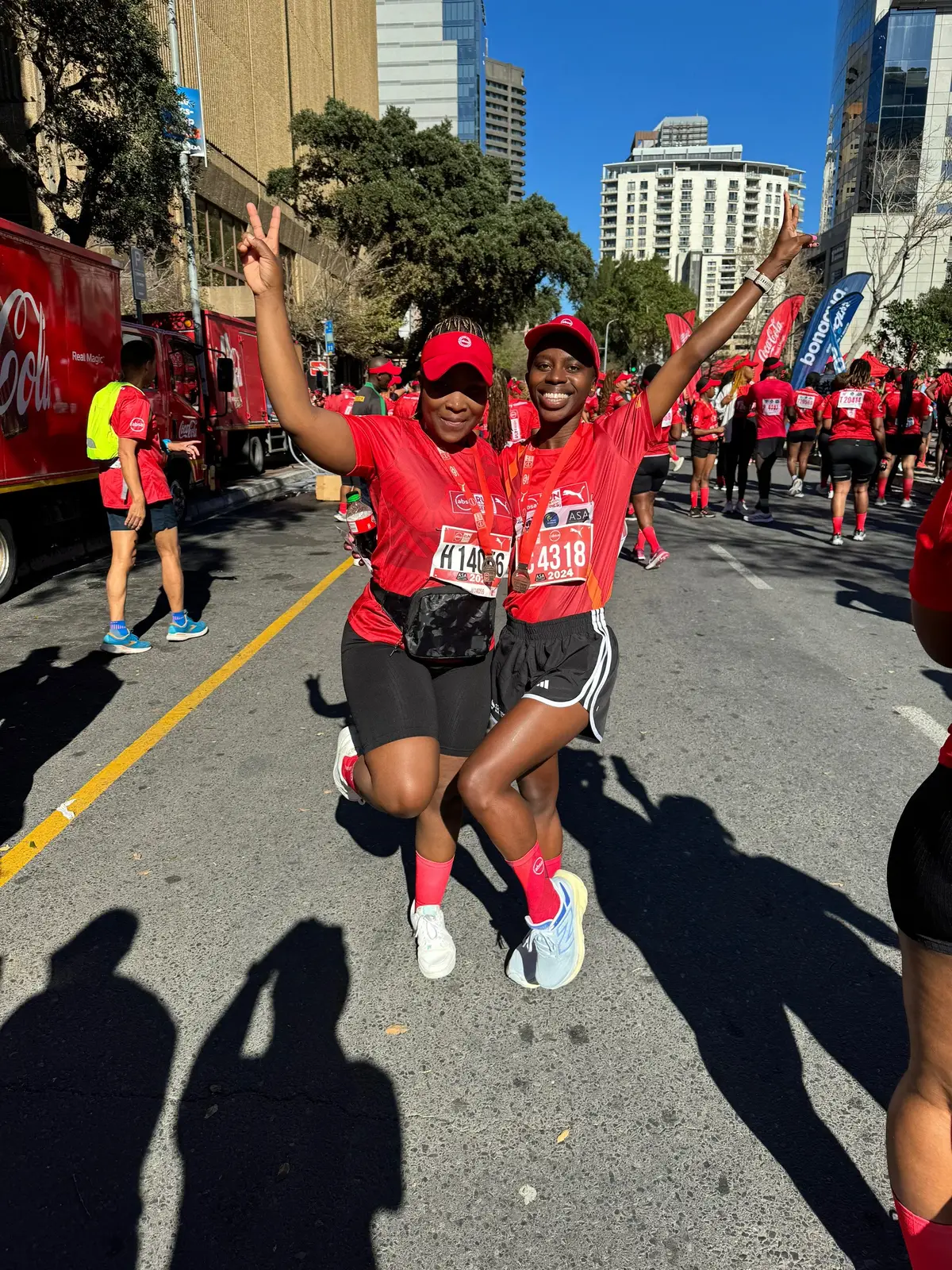 We painted cape tiwn red❤️❤️#SAMA28 #10kmrun #capetownsouthafrica #absarunyourcityseries 