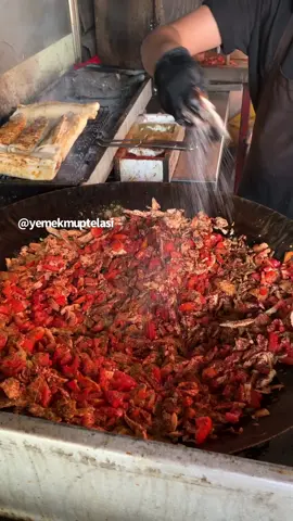 Adana, Köylüm Döner’den harika bir tavuk döner.. İyi seyirler 🤗 #yemekmüptelası #tavukdöner #sokaklezzetleri #adana #yöreselyemekler 