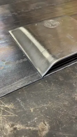 Proceso de soldadura oxiacetilénica. ¿Que os parece este proceso, facil o difícil de realizar?. En mi opinión hay que tener mucha destreza. #viralvideo #welder #weldernation #soldadura #weldinglife #hierro #viraltiktok #americanwelder #acero 