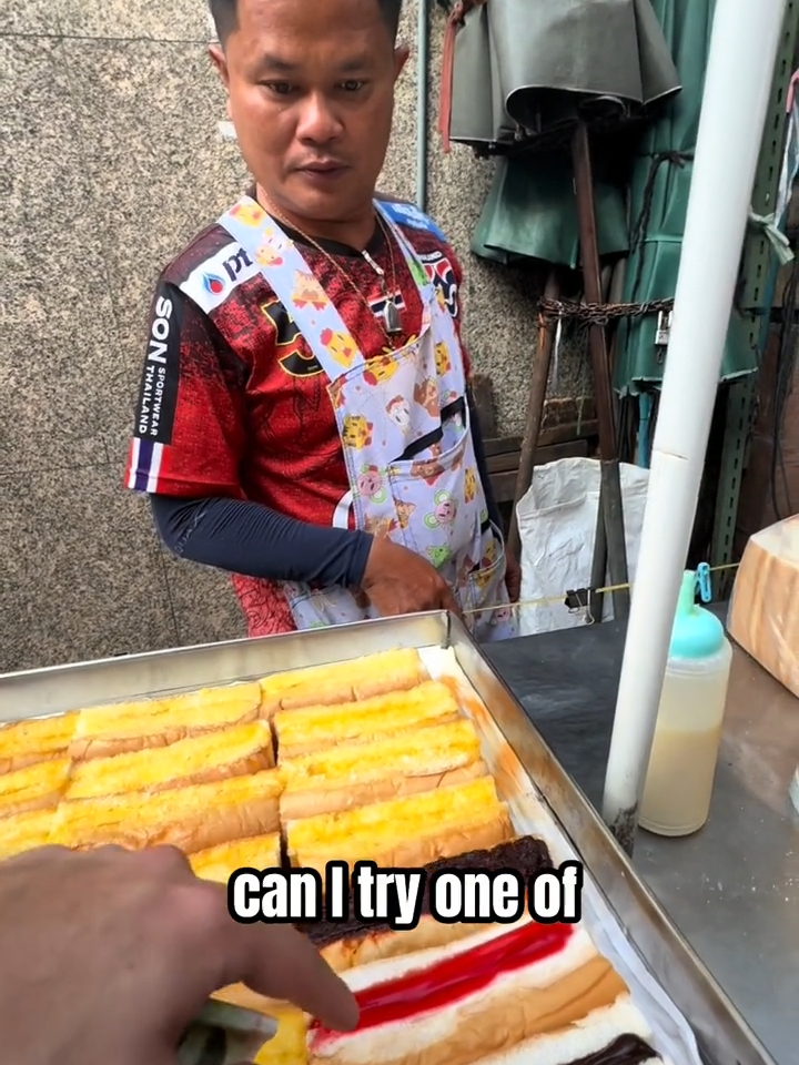 $0.40 strawberry egg bun in Thailand 🇹🇭 #thailand #food #streetfood #bangkok