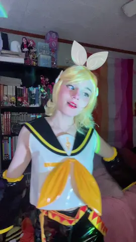 Big wink #rinkagamine #rinkagaminecosplay #vocaloid #cosplay #vocaloidcosplay 