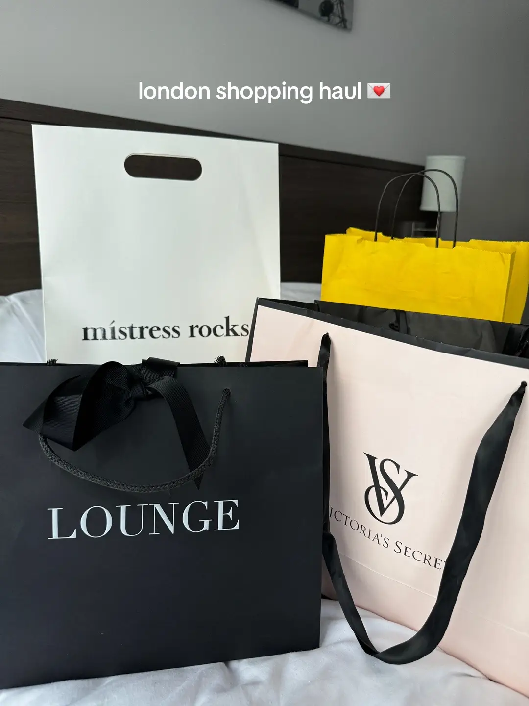 happy 🤭✨ #shoppingaddict #londonshopping #shoppinghaul 