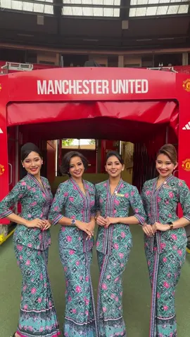 The Malaysia Airlines Dream Team touched down at Old Trafford to bring the essence of Malaysia to the global stage, as the Official Commercial Airline Partner.  We had the chance to showcase our iconic Malaysia Airlines cabin crew, adorned in our traditional kebaya, as they experience the Theatre of Dreams, welcoming the players as they enter the pitch. #MalaysiaAirlines #MUFC #MHxMU