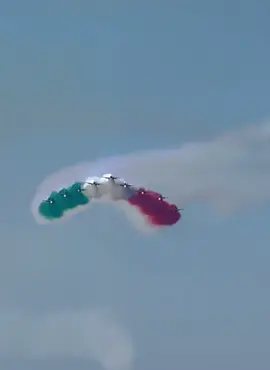 Pattuglia acrobatica nazionale Frecce Tricolori 🇮🇹 Trani air show 2024 #pattugliaacrobaticanazionale #freccetricolori                       